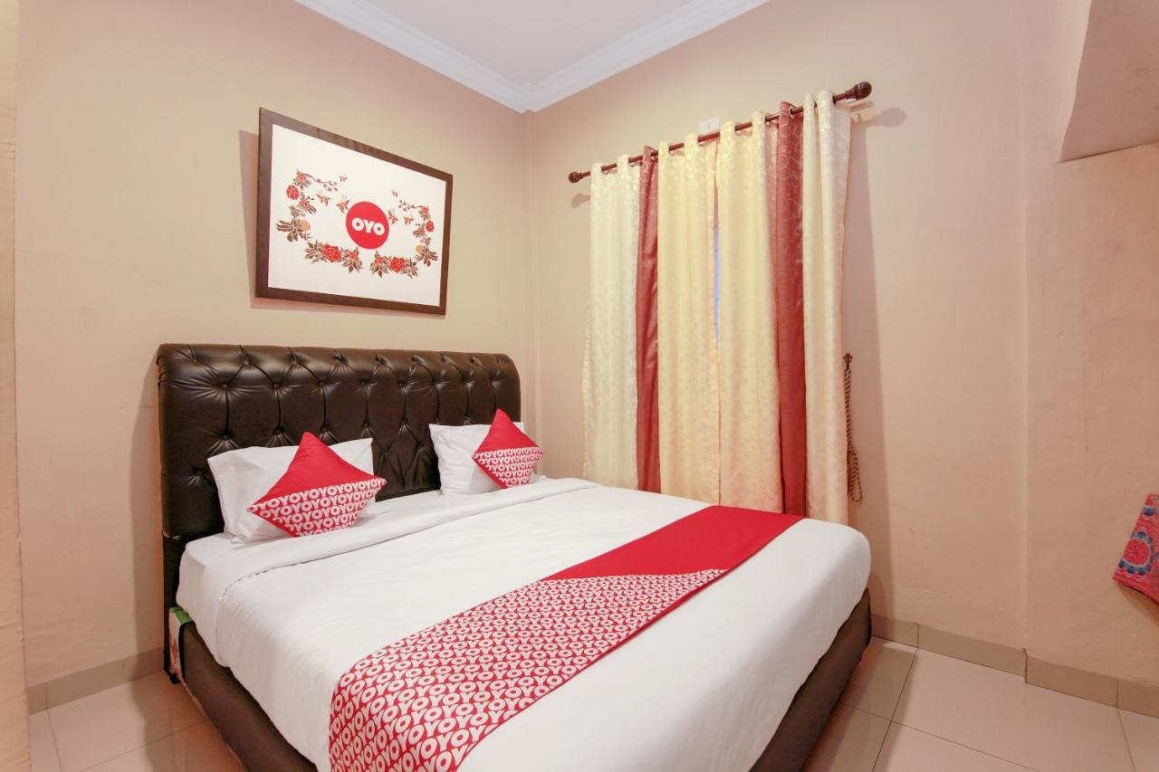 Oyo 799 Hotel Dieng Berastagi Buitenkant foto